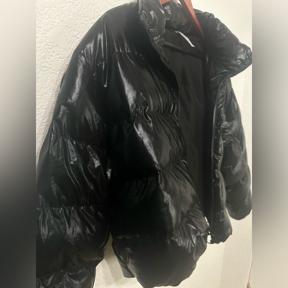 Black Cropped Puffer Jacket Women’s Size Large - Picture 7 of 8